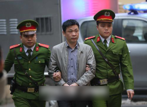 Hình ảnh Trịnh Xuân Thanh và đồng phạm tới tòa nghe tuyên án